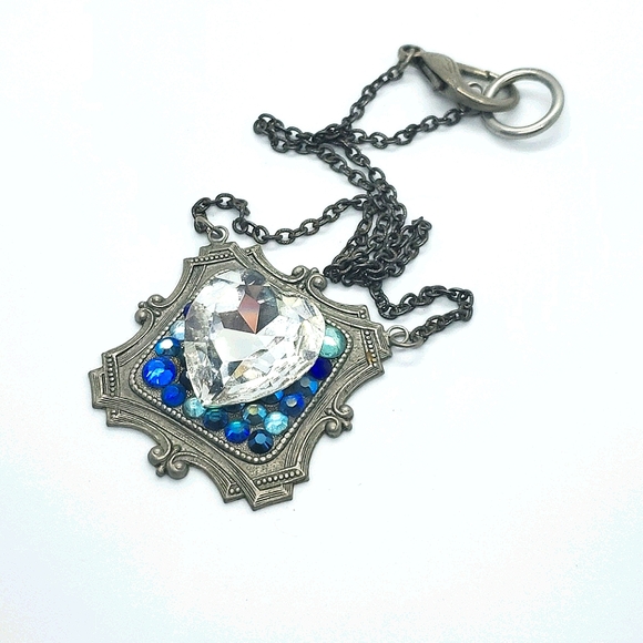 GASOLINE GLAMOUR SWAROVSKI RHINESTONE NECKLACE 💙